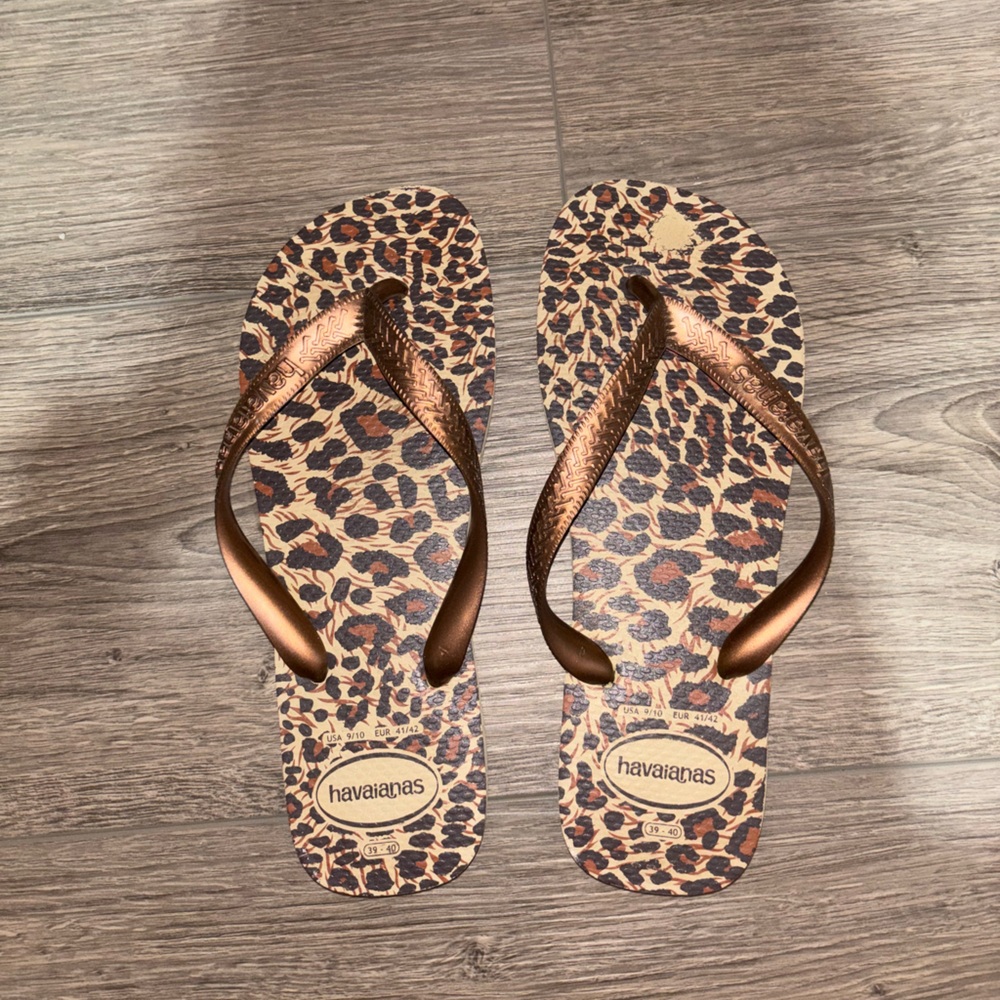 Havaianas Brown Leopard Print Sandals Size 9